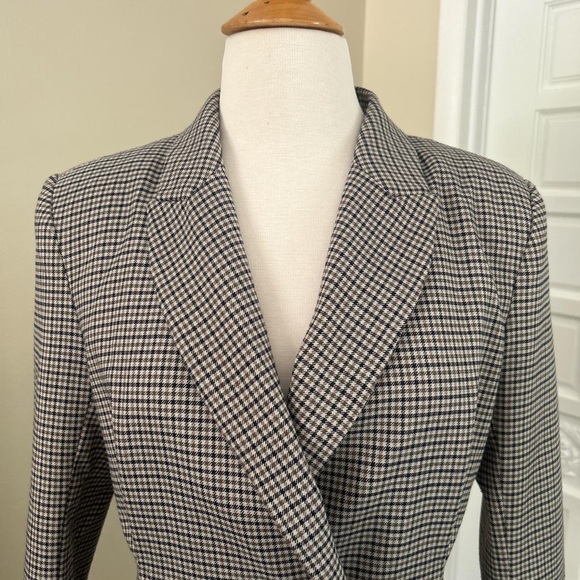 H&M multicolored brown, tan, and black plaid four button front blazer academia - Picture 4 of 8